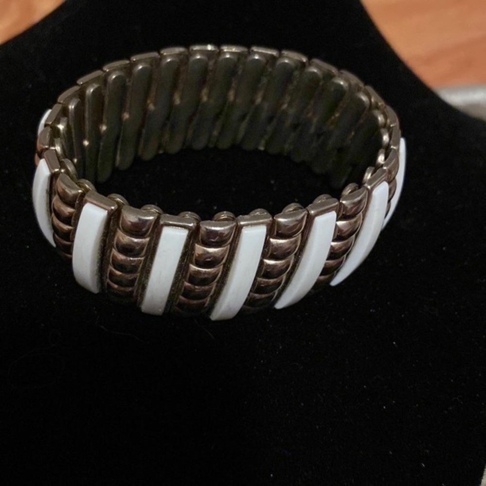 Vintage metal expandable bracelet